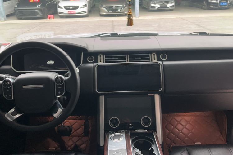 Used Land Rover Range 2014 3.0 SC V6 Vogue Interior 3