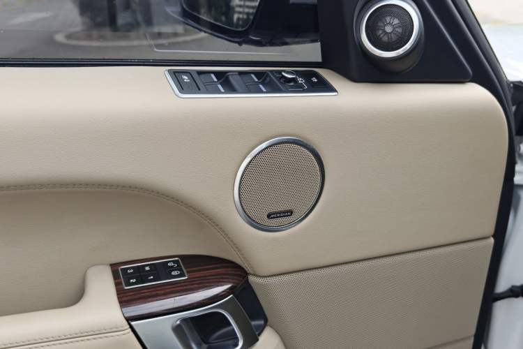 Used Land Rover Range 2014 Revised 3.0 SC V6 Vogue Interior 5