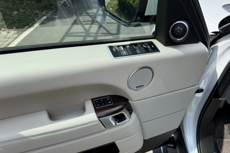 Used Land Rover Range 2014 3.0 SC V6 Vogue Interior 5