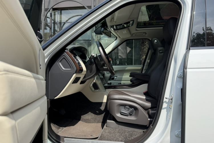 Used Land Rover Range 2014 3.0 SC V6 Vogue Left Front Seat