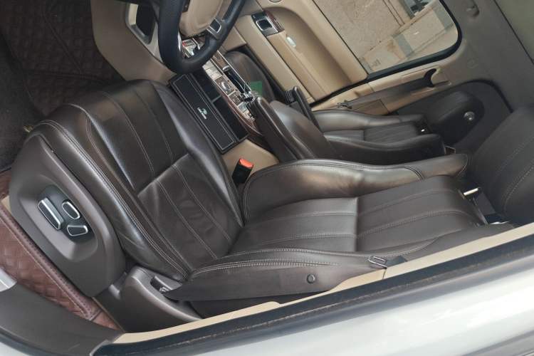 Used Land Rover Range 2014 3.0 SC V6 Vogue Left Front Seat