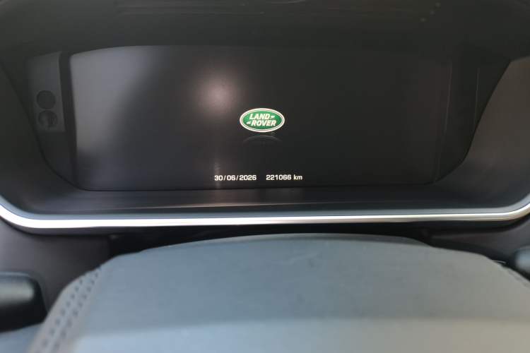 Used Land Rover Range 2014 3.0 SC V6 Vogue SE Long-Wheelbase Edition Odometer Close Up