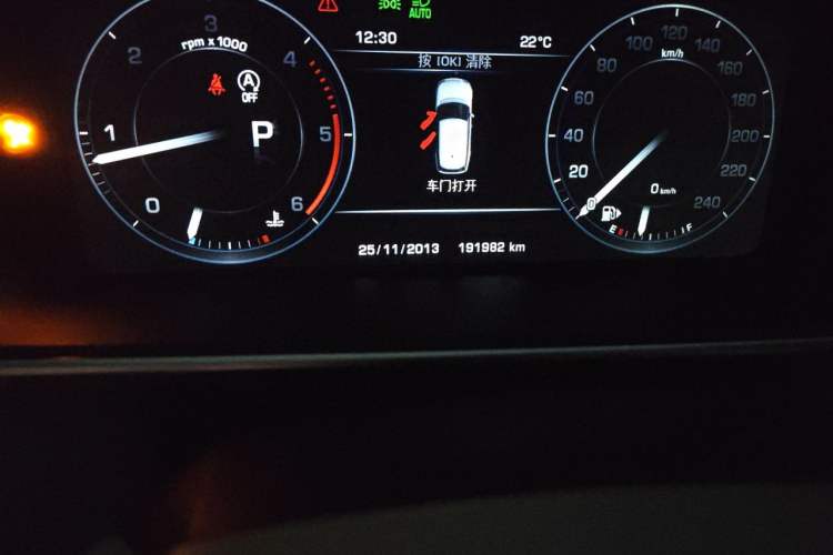 Used Land Rover Range  Odometer Close Up