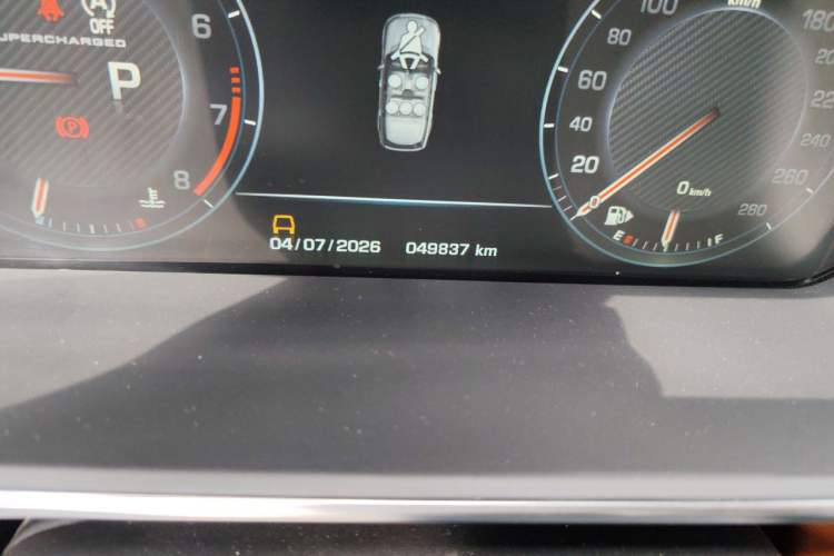 Used Land Rover Range 2014 5.0 SC V8 AB Prestige Extended Version Odometer Close Up