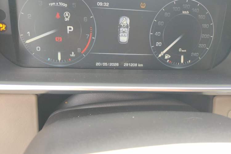 Used Land Rover Range 2014 Revised 3.0 SC V6 Vogue Odometer Close Up