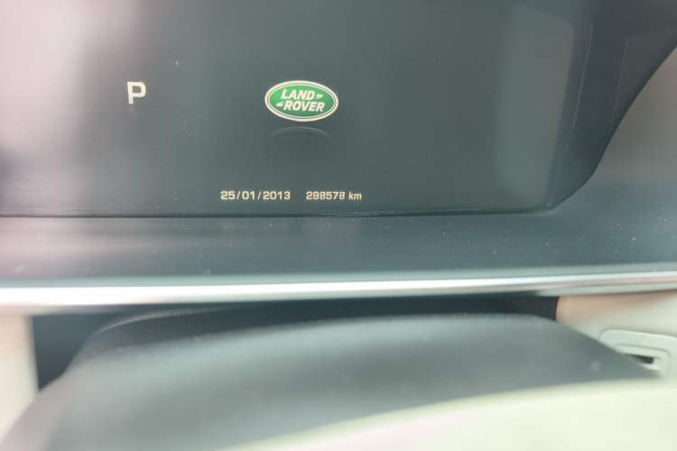 Used Land Rover Range  Odometer Close Up