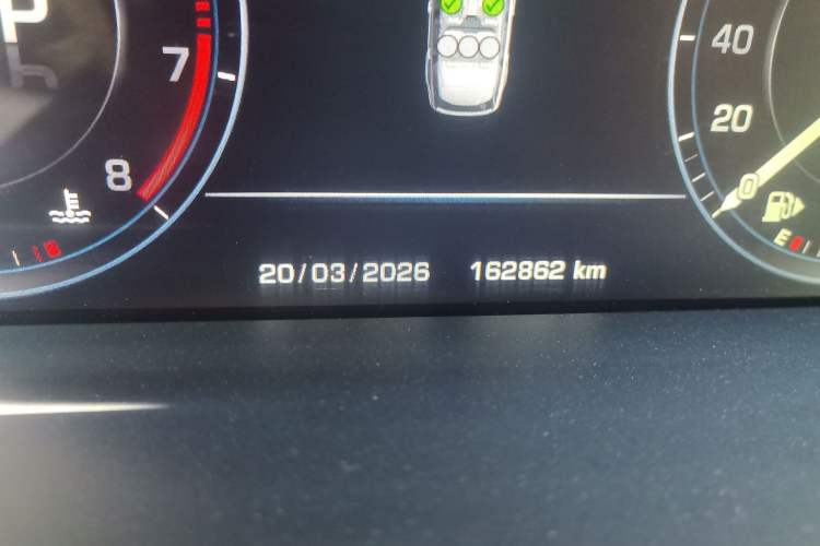 Used Land Rover Range 2014 3.0 SC V6 Vogue Odometer Close Up