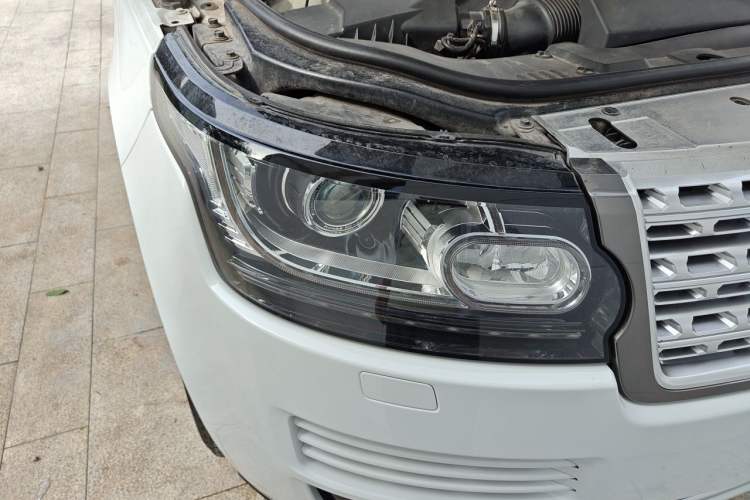 Used Land Rover Range 2014 Revised 3.0 SC V6 Vogue Right Front Headlight