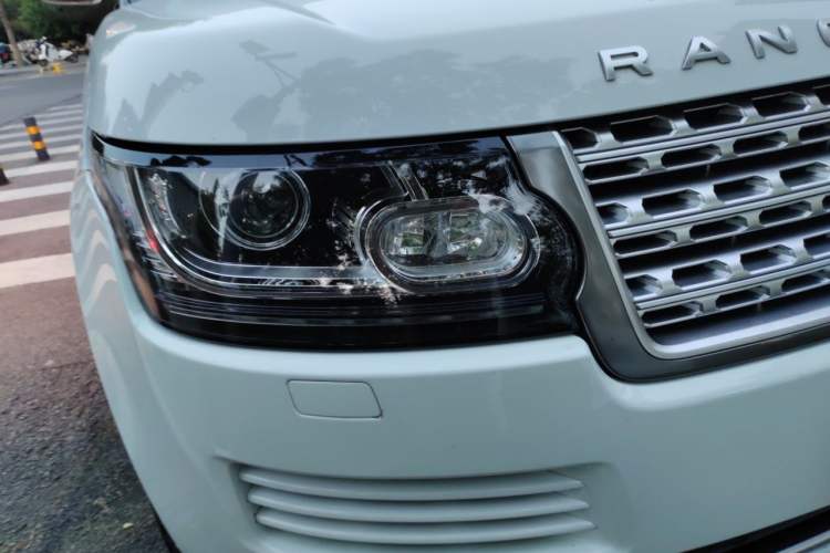 Used Land Rover Range 2014 Revised 3.0 SC V6 Vogue Right Front Headlight