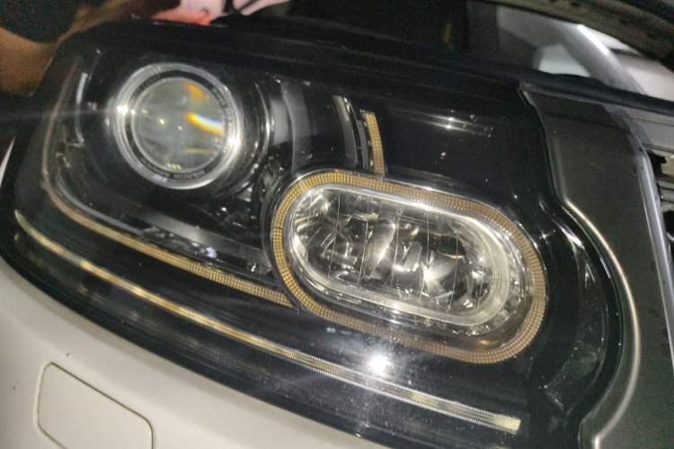 Used Land Rover Range 2014 Revised 3.0 SC V6 Vogue Right Front Headlight