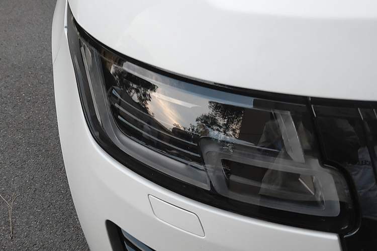 Used Land Rover Range 2014 3.0 SC V6 Vogue SE Long-Wheelbase Edition Right Front Headlight