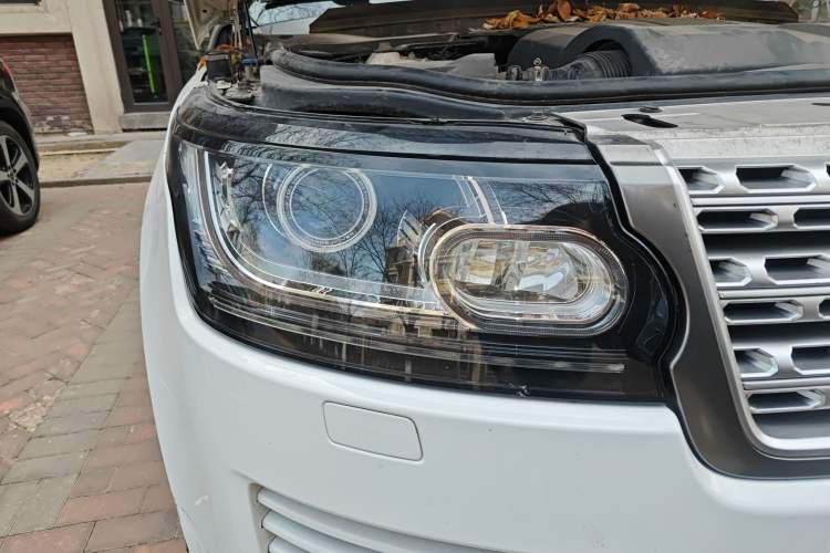 Used Land Rover Range 2014 Revised 3.0 SC V6 Vogue Right Front Headlight