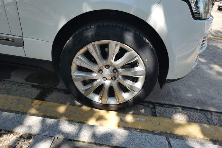 Used Land Rover Range 2014 3.0 SC V6 Vogue SE Long-Wheelbase Edition Right Front Wheel Hub