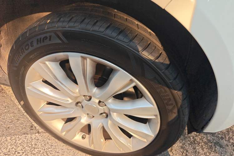 Used Land Rover Range 2014 3.0 SC V6 Vogue SE Long-Wheelbase Edition Right Front Wheel Hub