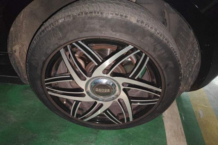 Used Land Rover Range  Right Front Wheel Hub