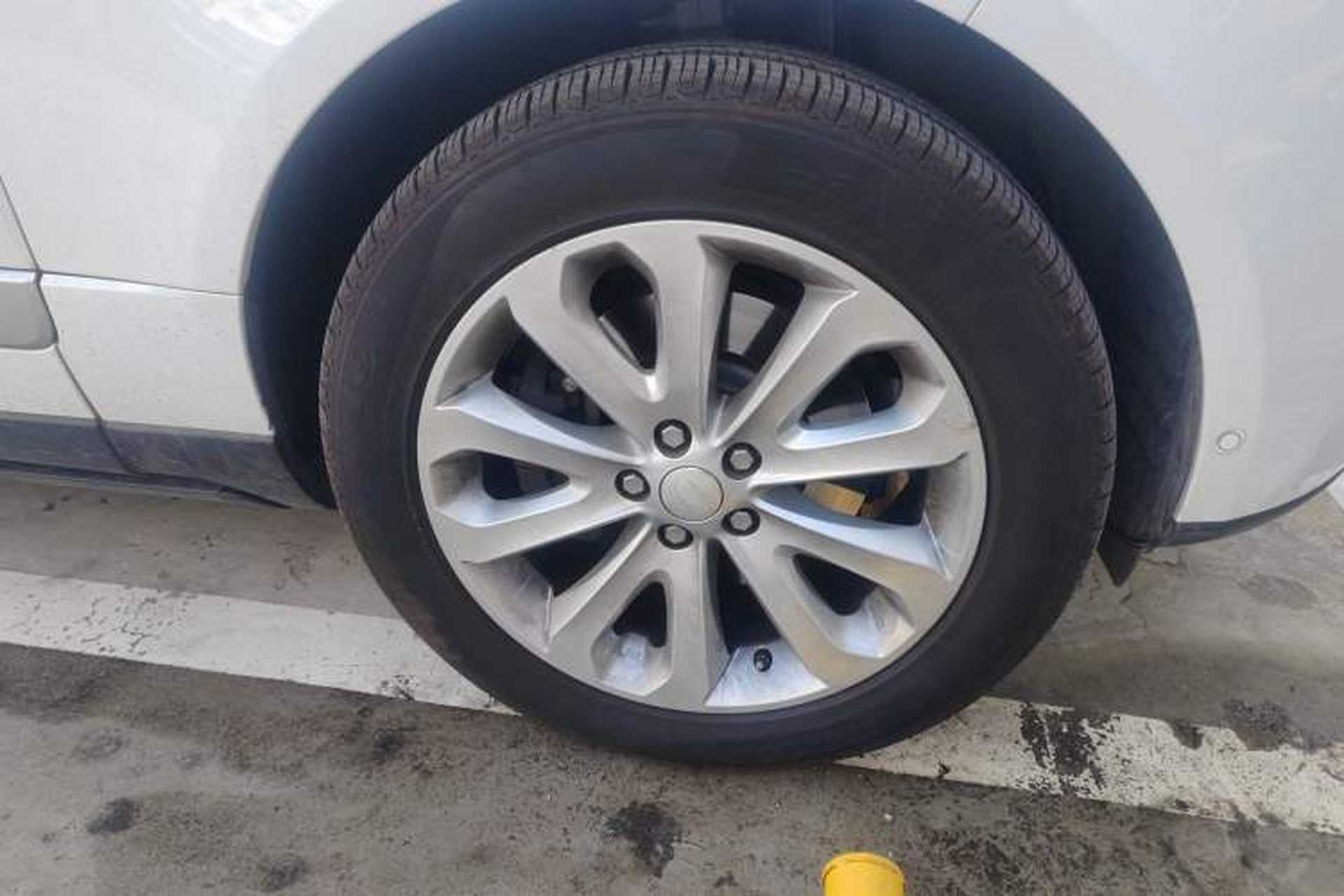 Used Land Rover Range 2014 Revised 3.0 SC V6 Vogue Right Front Wheel Hub