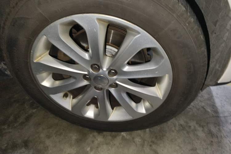 Used Land Rover Range 2014 Revised 3.0 SC V6 Vogue Right Front Wheel Hub