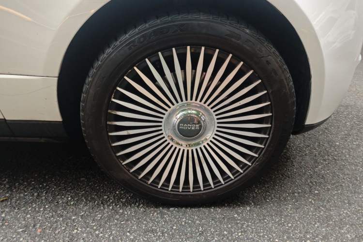 Used Land Rover Range 2014 3.0 SC V6 Vogue SE Right Front Wheel Hub