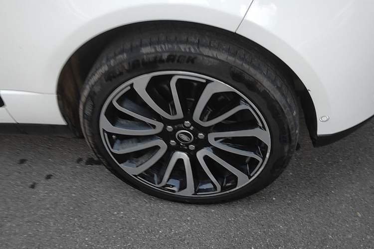 Used Land Rover Range 2014 3.0 SC V6 Vogue SE Long-Wheelbase Edition Right Front Wheel Hub