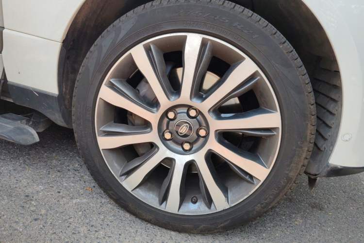 Used Land Rover Range 2014 5.0 SC V8 AB Prestige Extended Version Right Front Wheel Hub