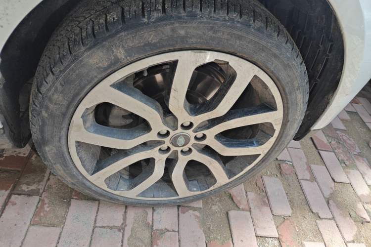 Used Land Rover Range 2014 Revised 3.0 SC V6 Vogue Right Front Wheel Hub