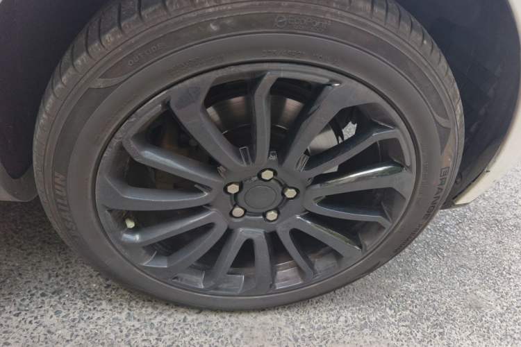 Used Land Rover Range  Right Front Wheel Hub