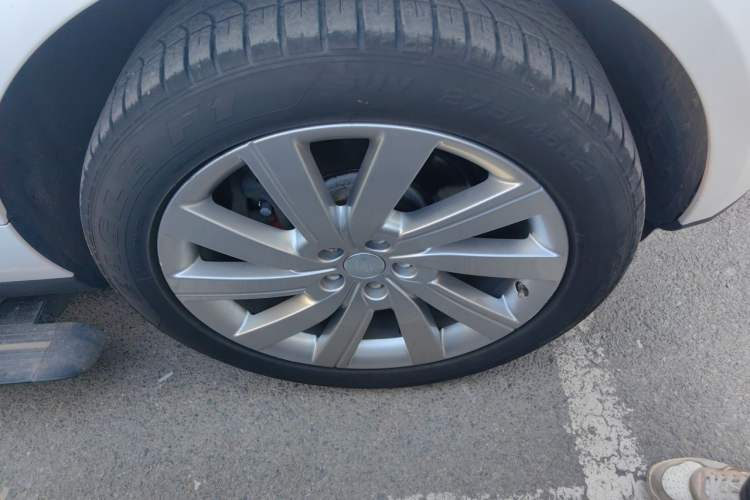 Used Land Rover Range  Right Front Wheel Hub