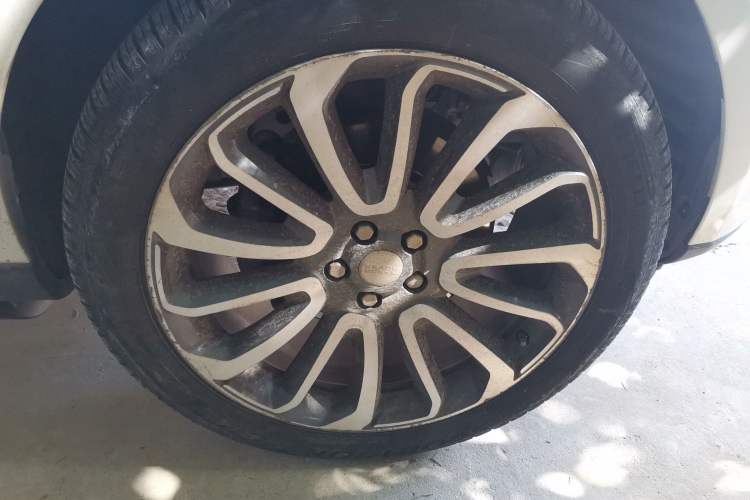 Used Land Rover Range 2014 3.0 TDV6 Vogue Right Front Wheel Hub