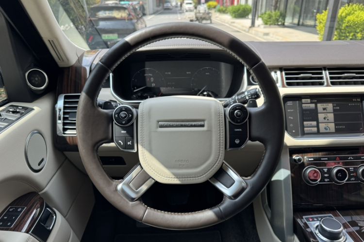 Used Land Rover Range 2014 3.0 SC V6 Vogue Steering Wheel