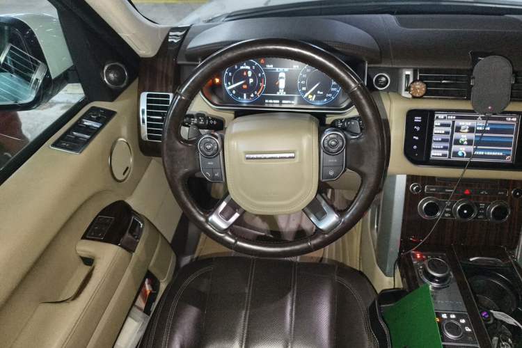 Used Land Rover Range 2014 Revised 3.0 SC V6 Vogue Steering Wheel