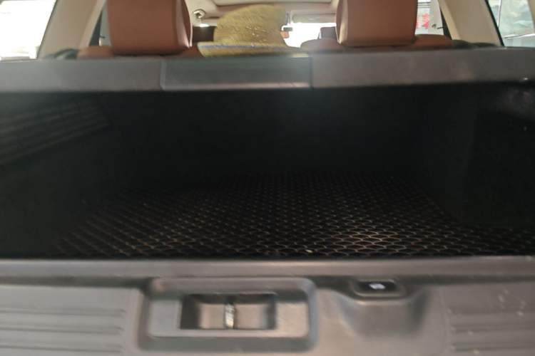 Used Land Rover Range 2014 3.0 SC V6 Vogue SE Long-Wheelbase Edition Trunk
