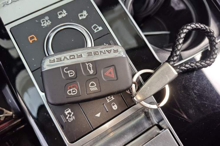 Used Land Rover Range 2014 Revised 3.0 SC V6 Vogue Vehicle Key