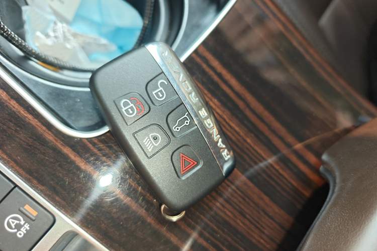 Used Land Rover Range 2014 3.0 SC V6 Vogue SE Long-Wheelbase Edition Vehicle Key