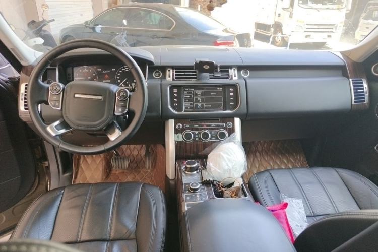 Used Land Rover Range 2014 3.0 SC V6 Vogue SE Center Console