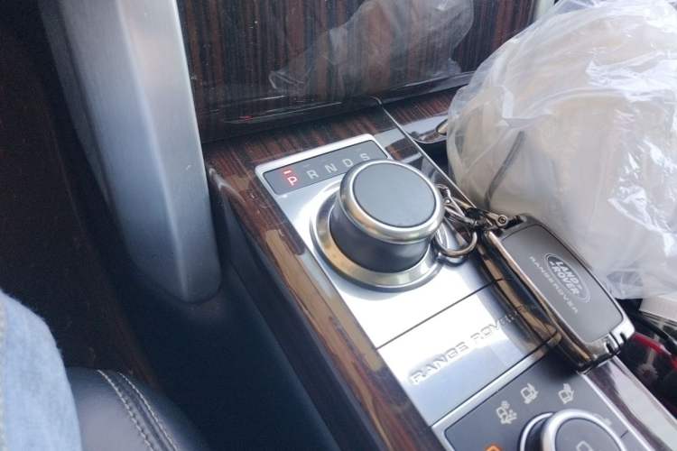 Used Land Rover Range 2014 3.0 SC V6 Vogue SE Gear Lever