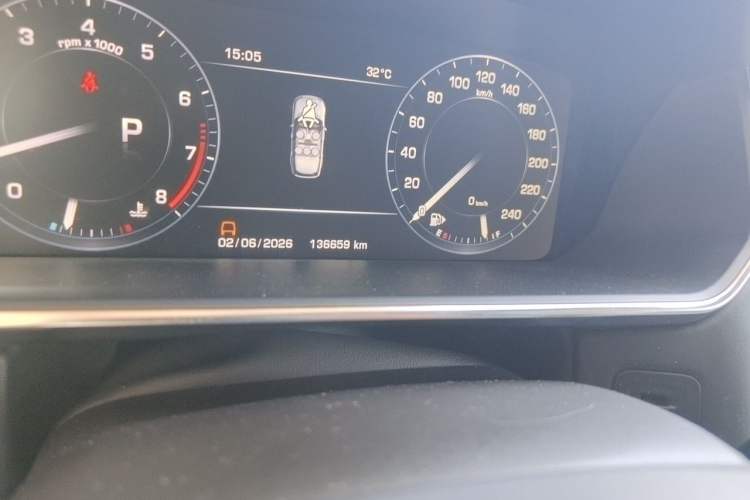 Used Land Rover Range 2014 3.0 SC V6 Vogue SE Odometer Close Up