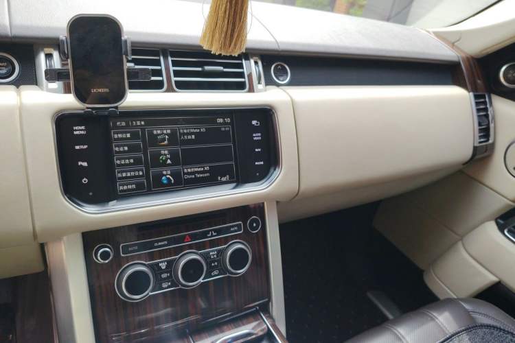Used Land Rover Range 2015 3.0 SC V6 Vogue Audio And AC Panel