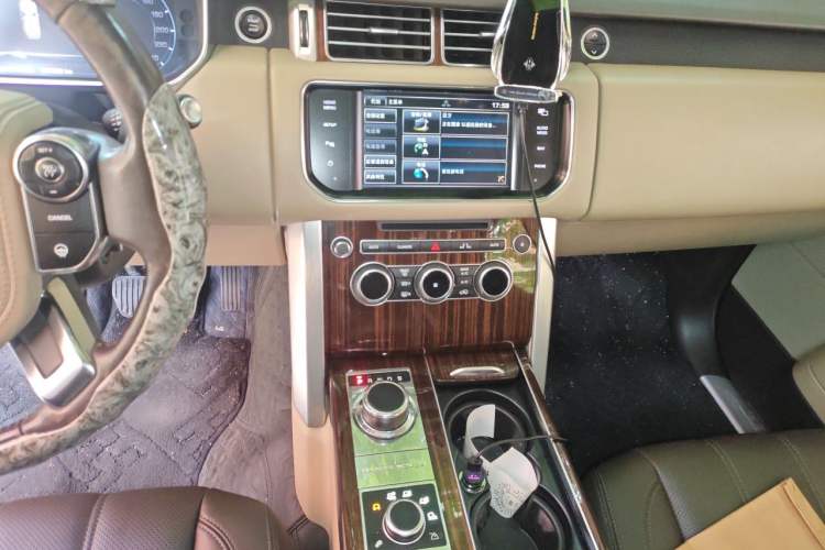 Used Land Rover Range 2015 3.0 SC V6 Vogue Audio And AC Panel