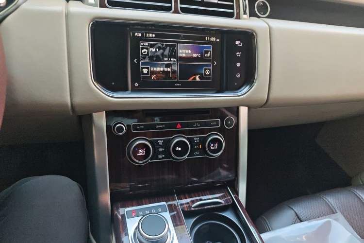 Used Land Rover Range 2015 3.0 SC V6 Vogue Audio And AC Panel