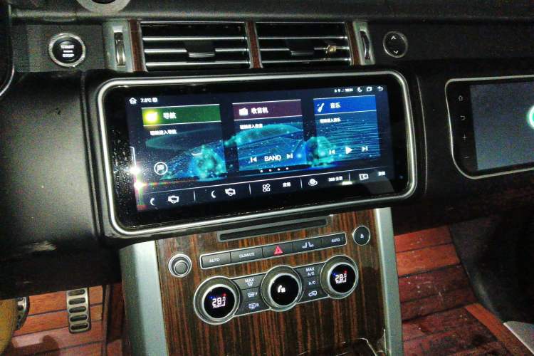 Used Land Rover Range 2015 3.0 SC V6 Vogue Audio And AC Panel