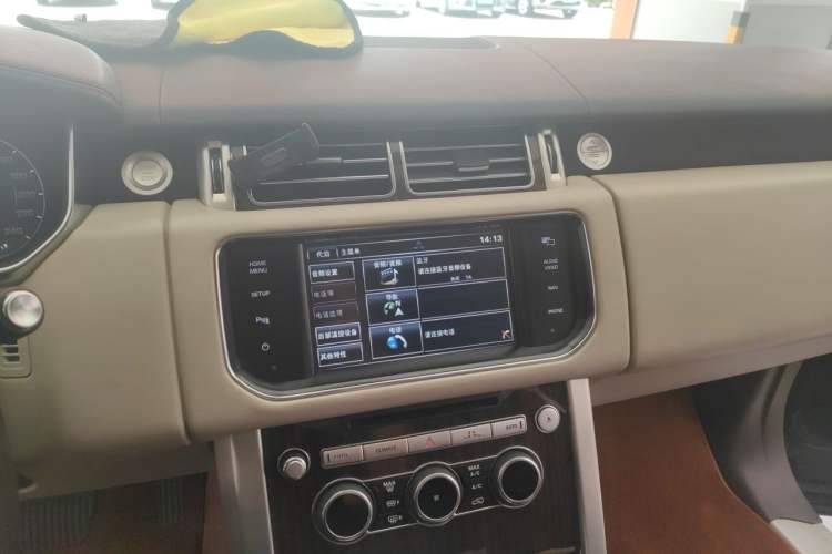Used Land Rover Range 2015 3.0 SC V6 Vogue Audio And AC Panel