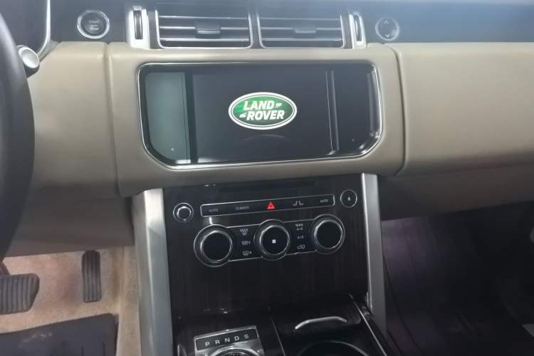 Used Land Rover Range 2015 3.0 SC V6 Vogue Audio And AC Panel