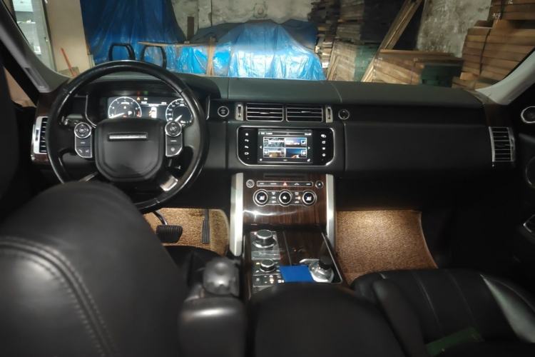 Used Land Rover Range 2015 3.0 SC V6 Vogue Center Console