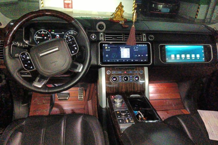 Used Land Rover Range 2015 3.0 SC V6 Vogue Center Console