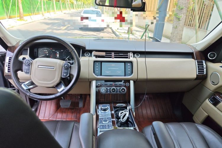 Used Land Rover Range 2015 3.0 SC V6 Vogue Center Console