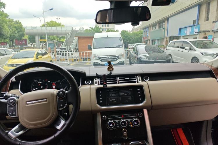 Used Land Rover Range 2015 3.0 SC V6 Vogue Center Console