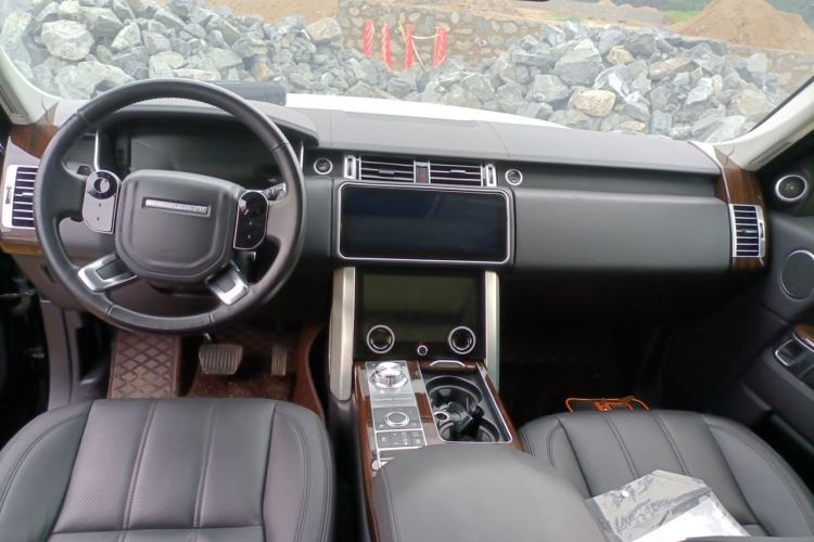 Used Land Rover Range 2015 3.0 SC V6 Vogue Center Console