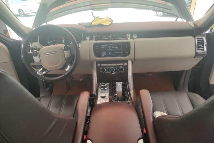 Used Land Rover Range 2015 3.0 SC V6 Vogue Center Console