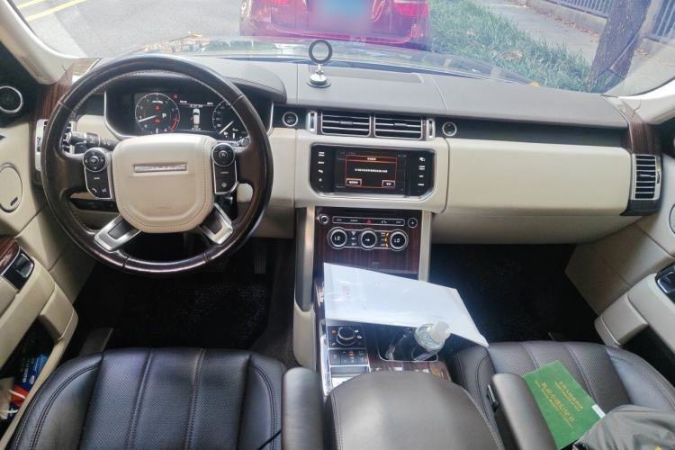Used Land Rover Range 2015 3.0 SC V6 Vogue Center Console