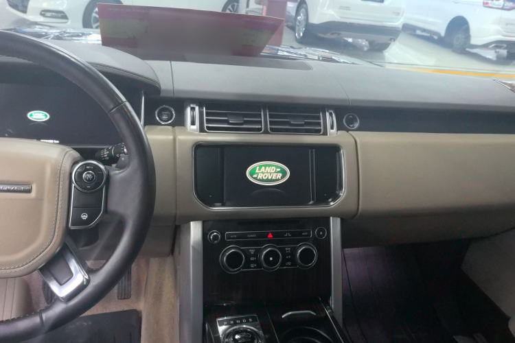 Used Land Rover Range 2015 3.0 SC V6 Vogue Center Console
